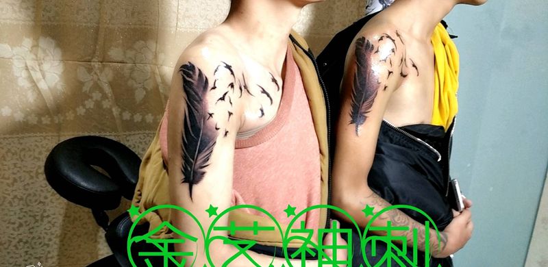 羽毛同款   兄弟情深纹身图片_手臂习俗动物情侣成品纹身图案