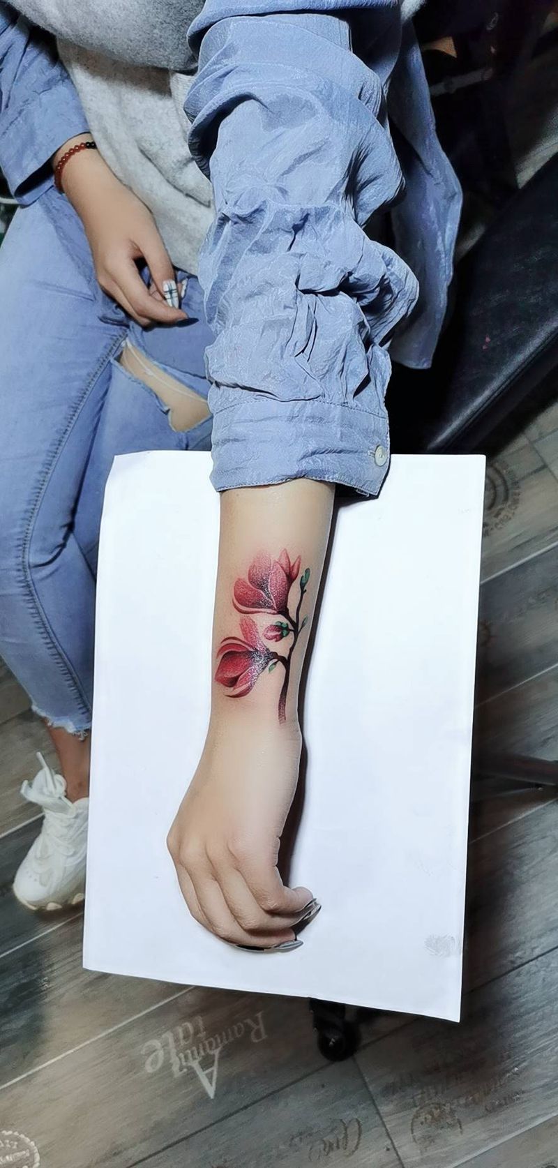 玉兰花纹身图片_手臂水彩纹身图案