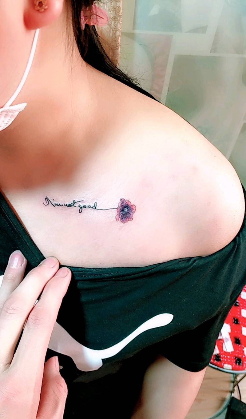 美女 第一次纹身带走两个纹身图片_胸部脚部清新字符动物植物成品纹身图案