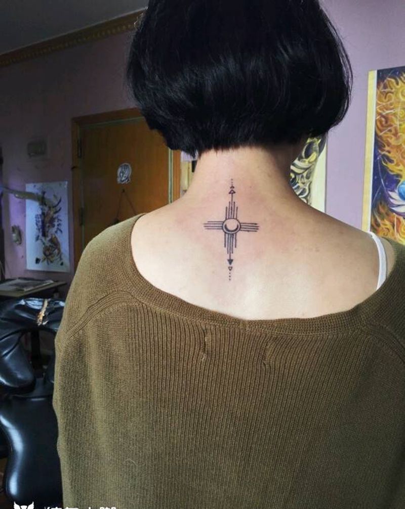 日月同辉纹身图片_颈部清新原创成品纹身图案