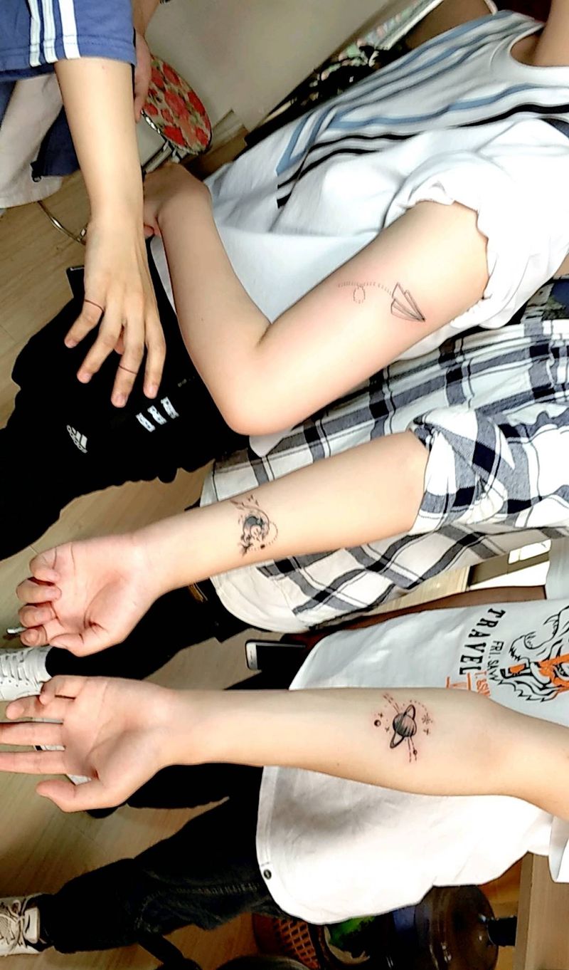 小清新纹身图片_手臂几何点刺纹身图案