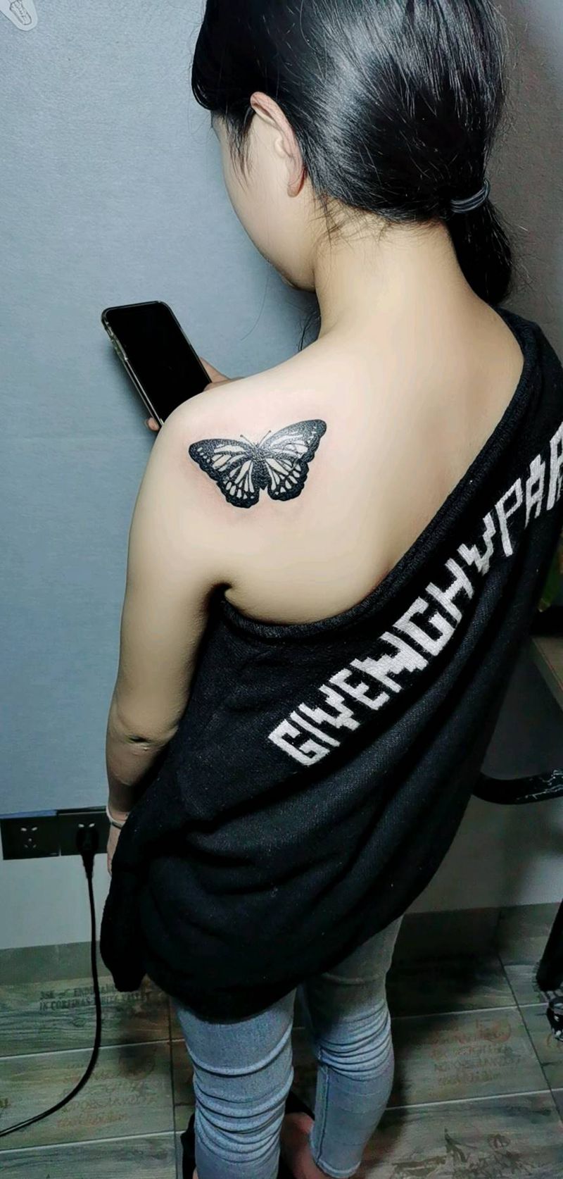 遮盖纹身图片_背部点刺图腾纹身图案