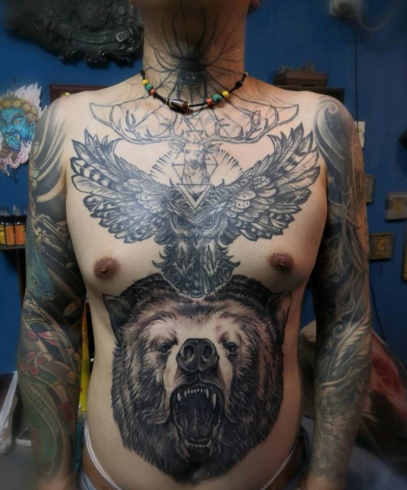 鹰熊纹身图片_胸部欧美写实纹身图案