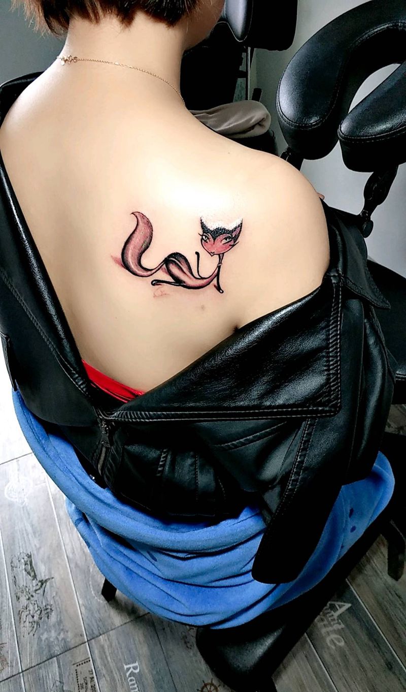 小狐狸纹身图片_背部纹身图案