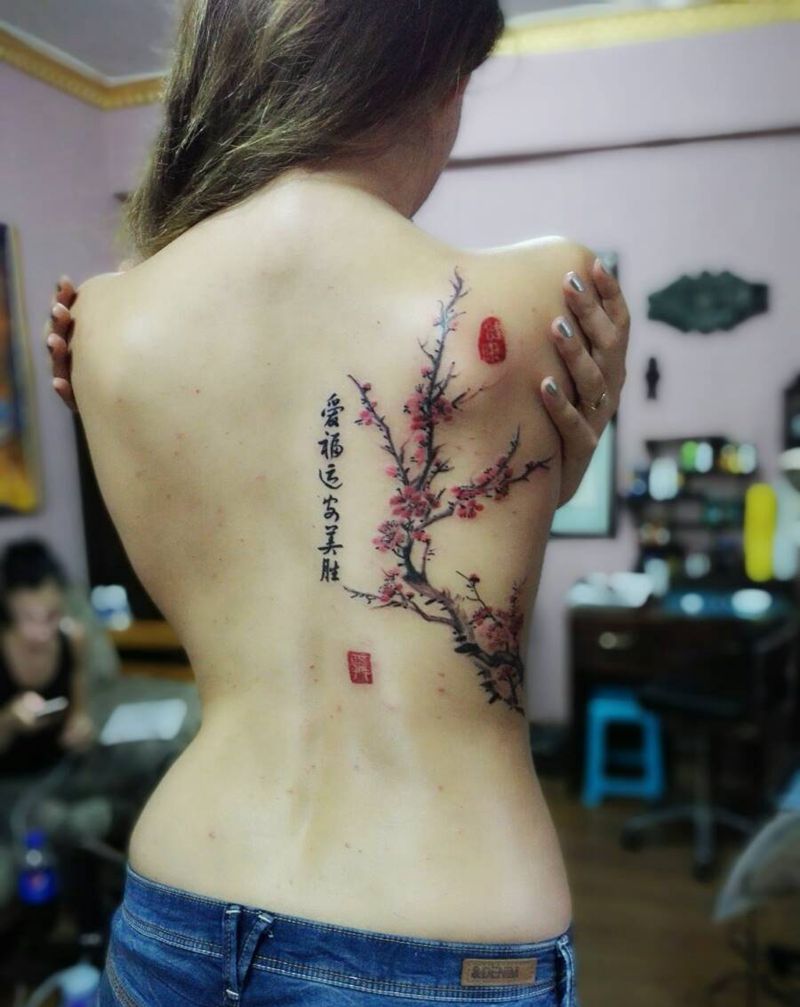 乌克兰美女的中国情结纹身图片_背部传统国画植物原创纹身图案