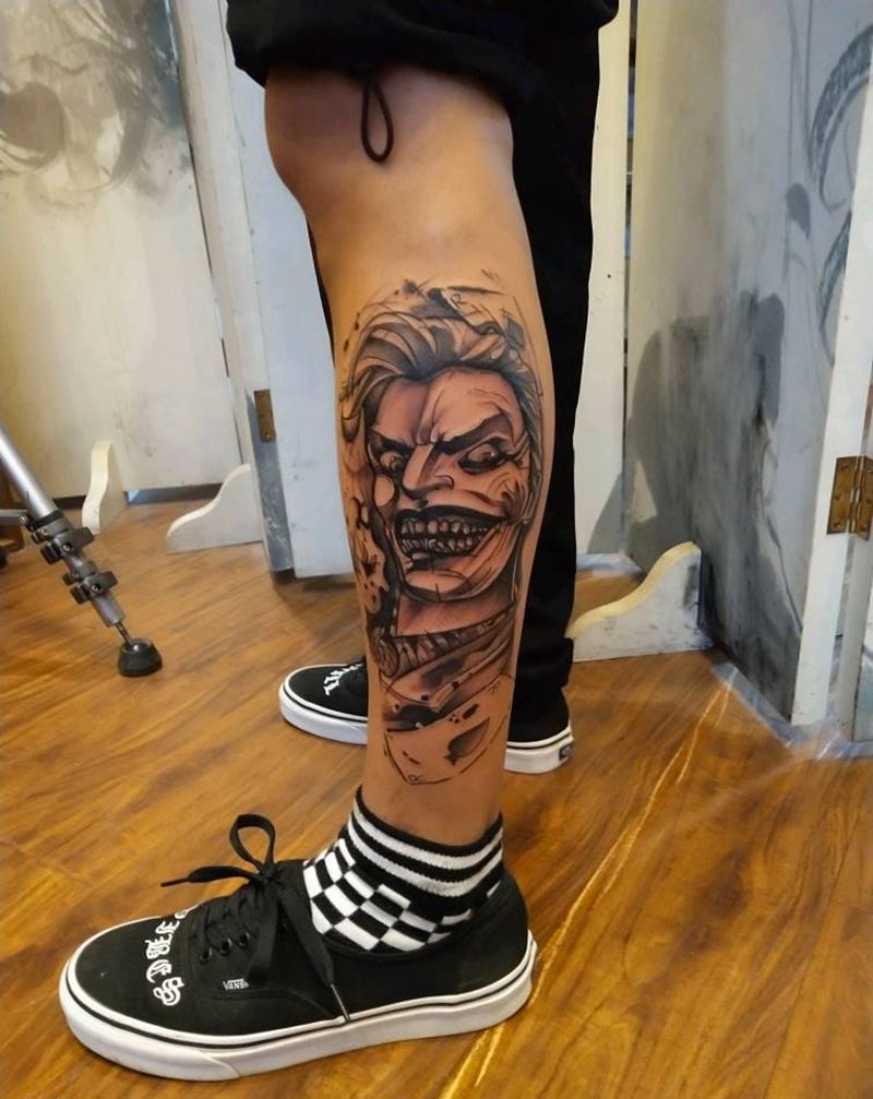 小丑纹身图片_腿部新传统欧美写实纹身图案