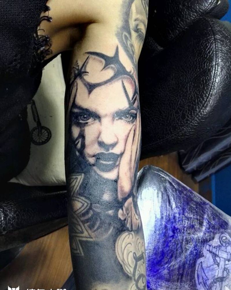 女纹身图片_手臂欧美人物成品纹身图案