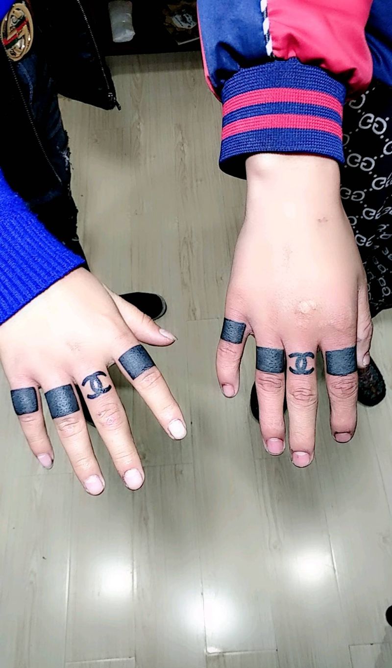 手指纹身图片_手部图腾纹身图案