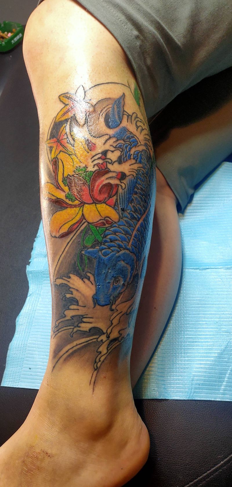 鱼纹身图片_腿部纹身图案