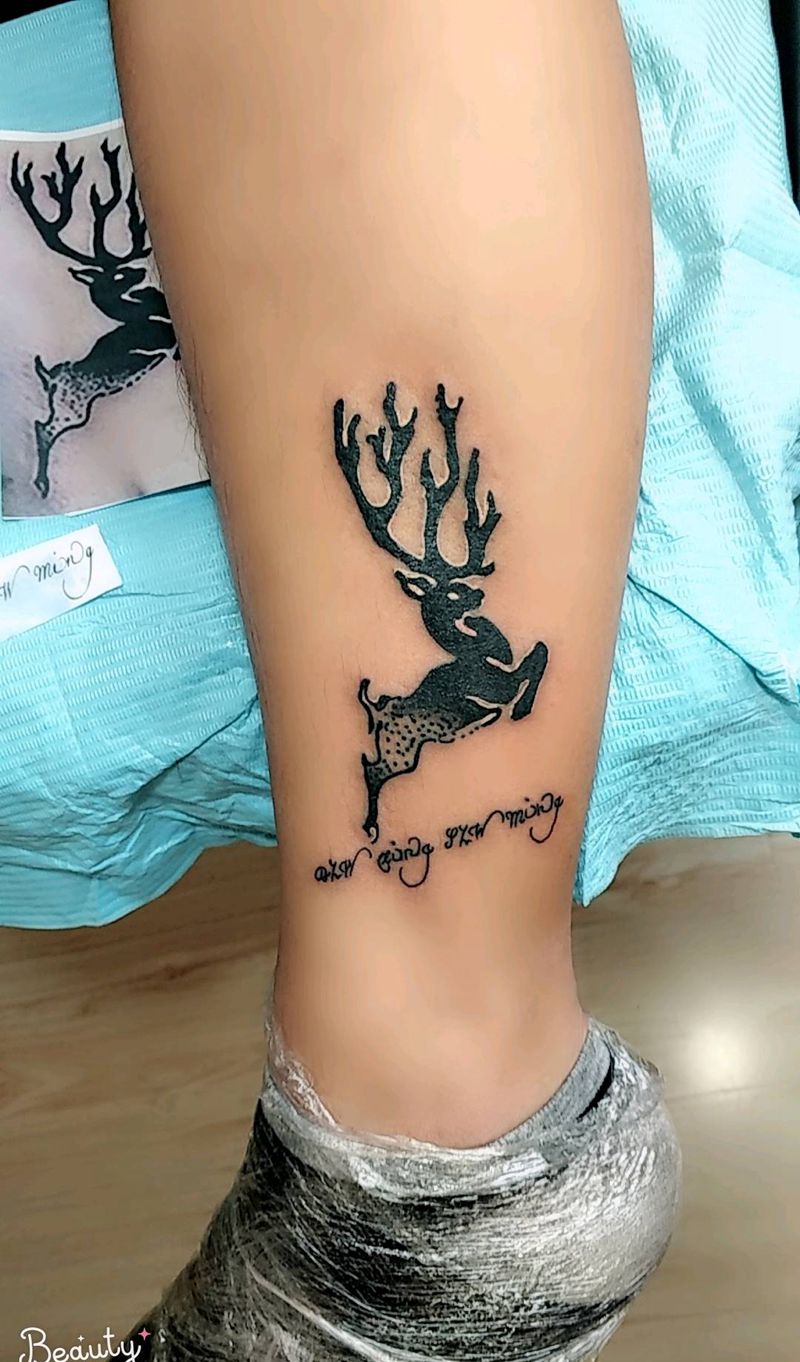 小鹿 加英文纹身图片_脚部新传统纹身图案