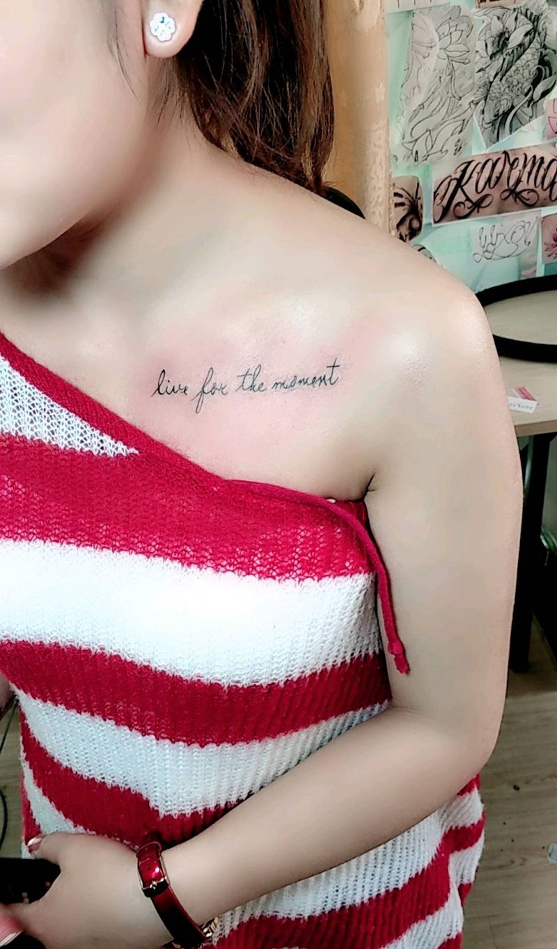 锁骨 英文字母纹身图片_胸部手臂新传统纹身图案