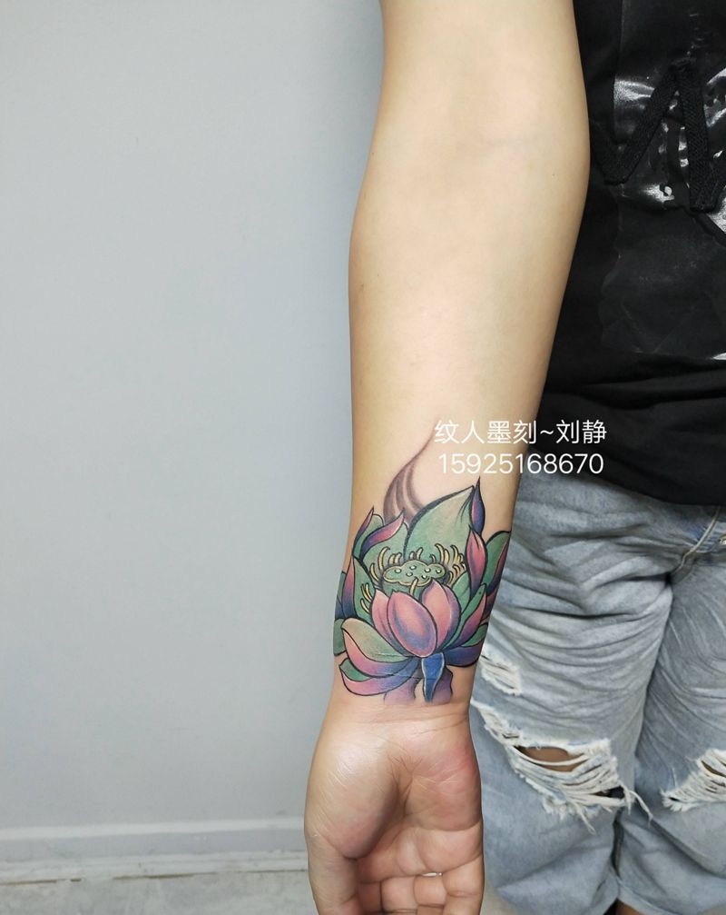 荷花纹身图片_手臂新传统水彩纹身图案