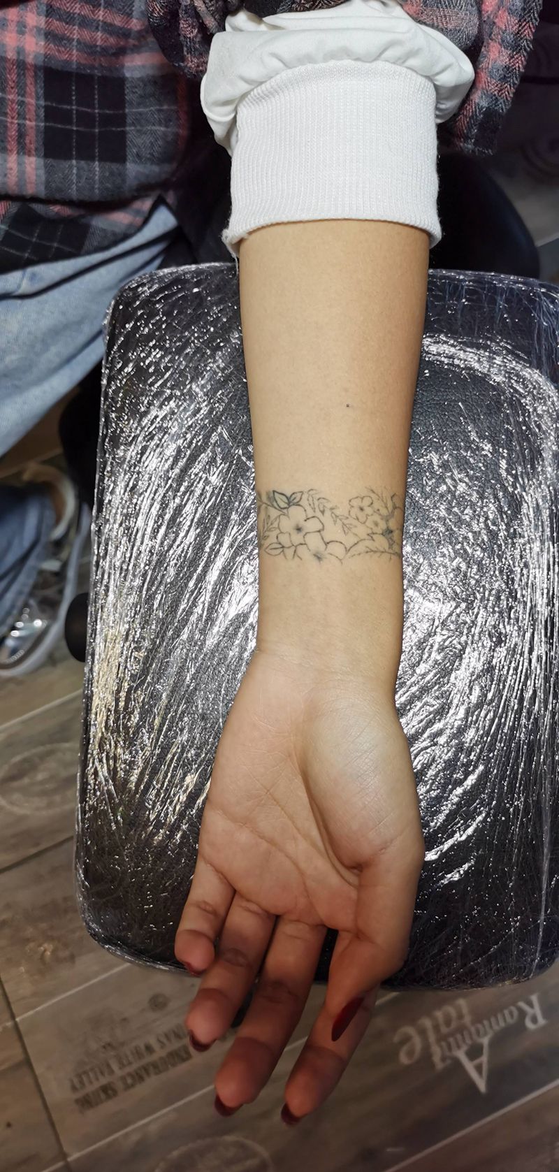 手环  遮盖完成纹身图片_手臂点刺纹身图案