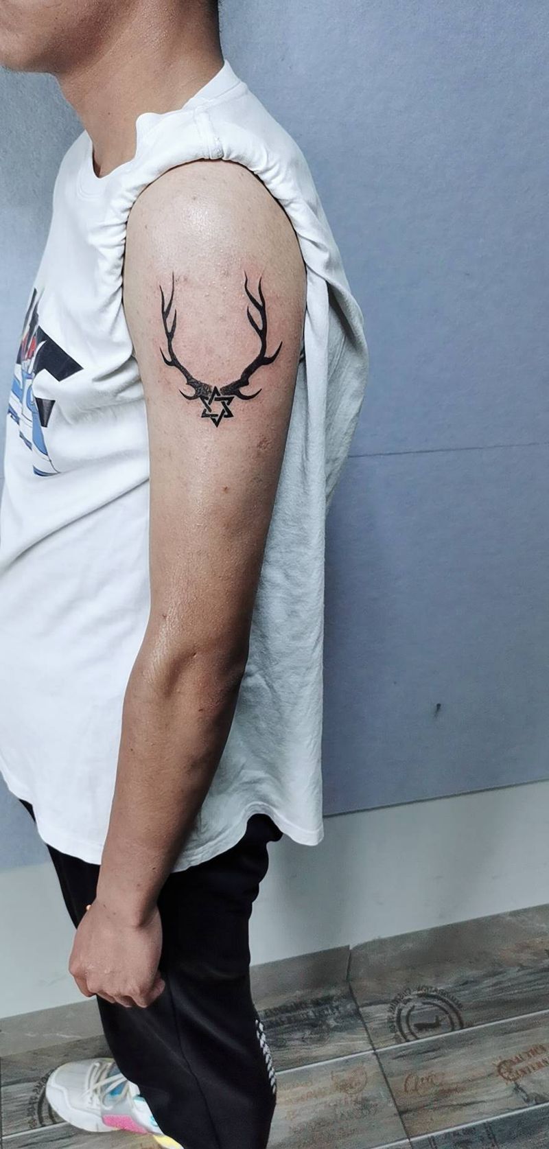 小清新 鹿角六芒星纹身图片_手臂点刺纹身图案