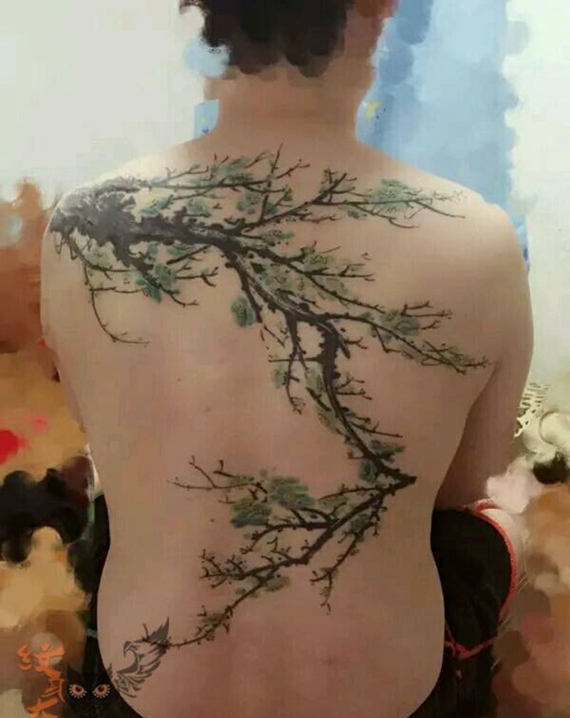 绿梅傲雪纹身图片_背部传统国画植物原创纹身图案
