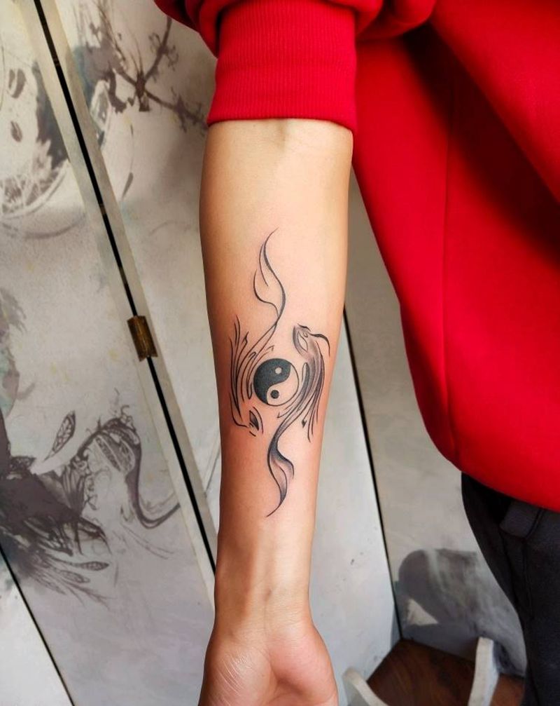 年年有鱼纹身图片_手臂水墨写实鱼纹身图案