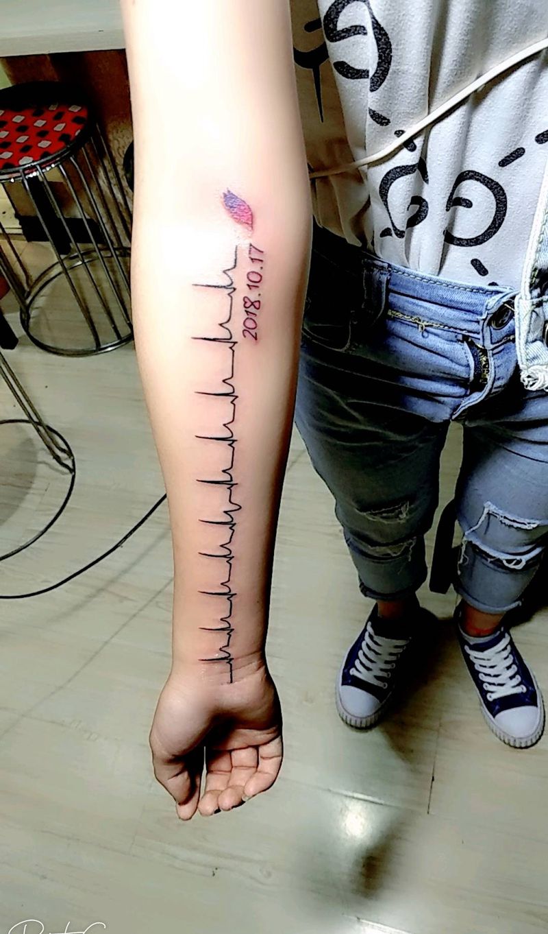 自己的心电图纹身图片_手臂新传统纹身图案