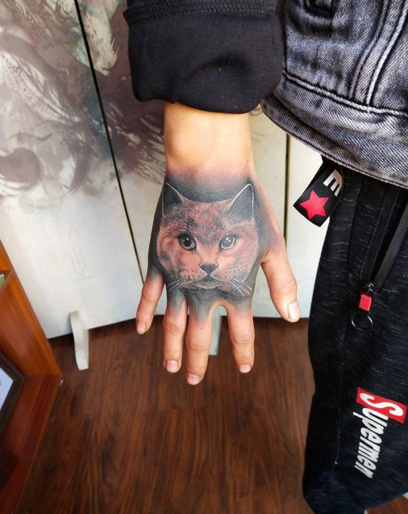 猫纹身图片_手部欧美写实纹身图案