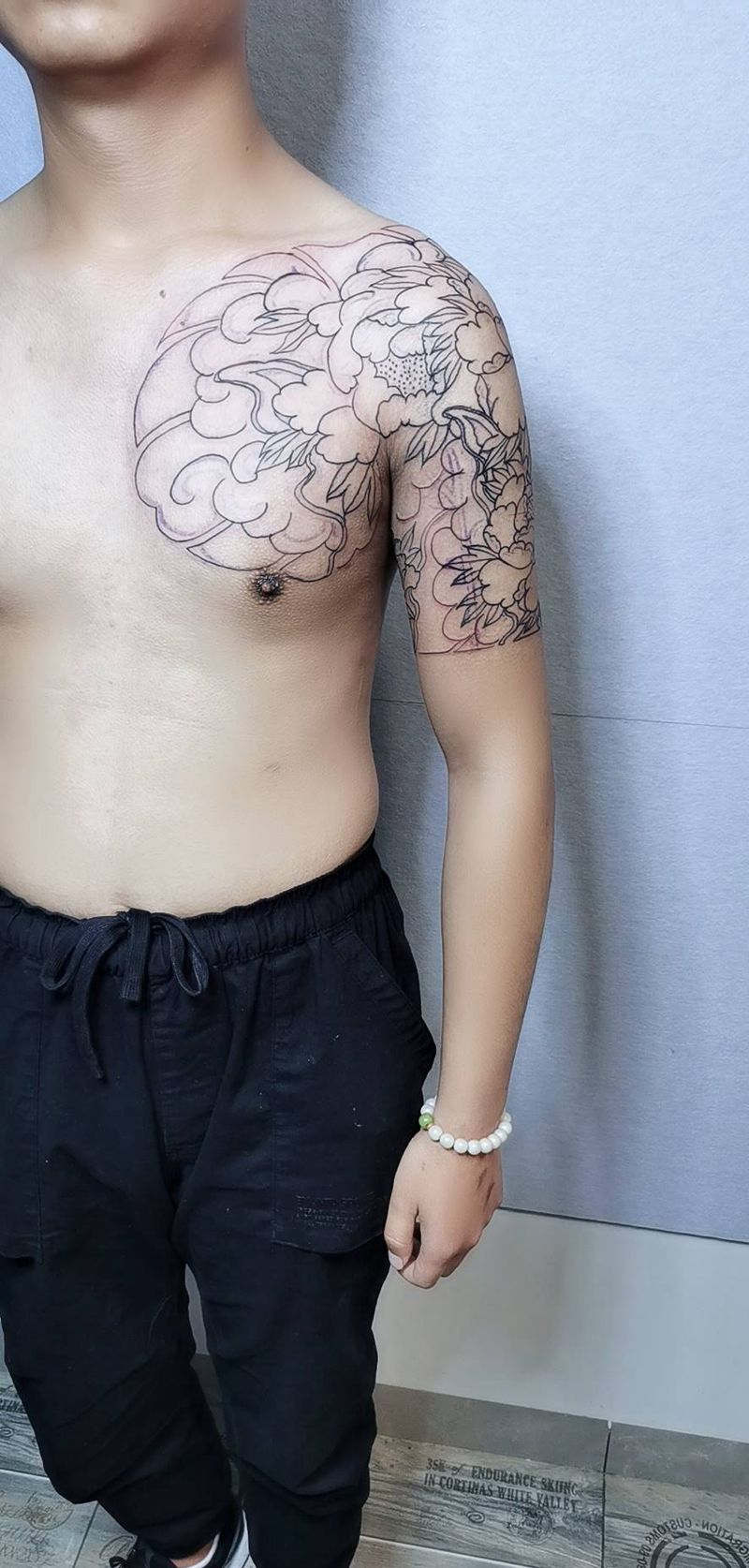 半甲  线条纹身图片_手臂新传统纹身图案