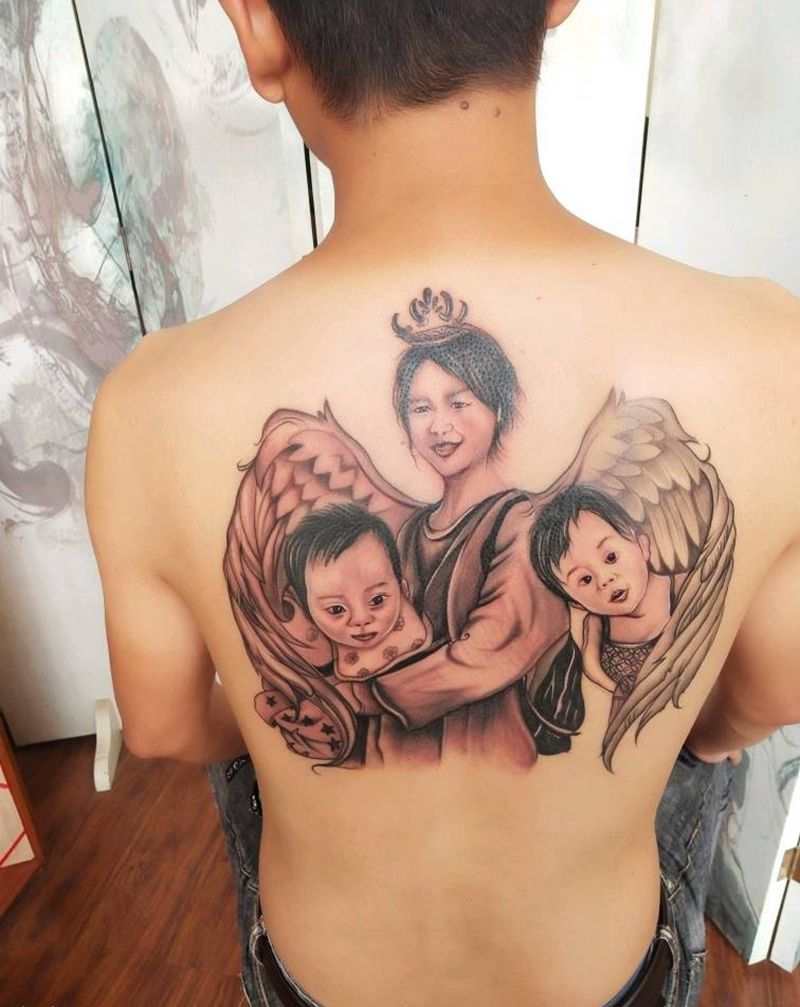 妻子和宝宝纹身图片_背部欧美写实人物写实纹身图案