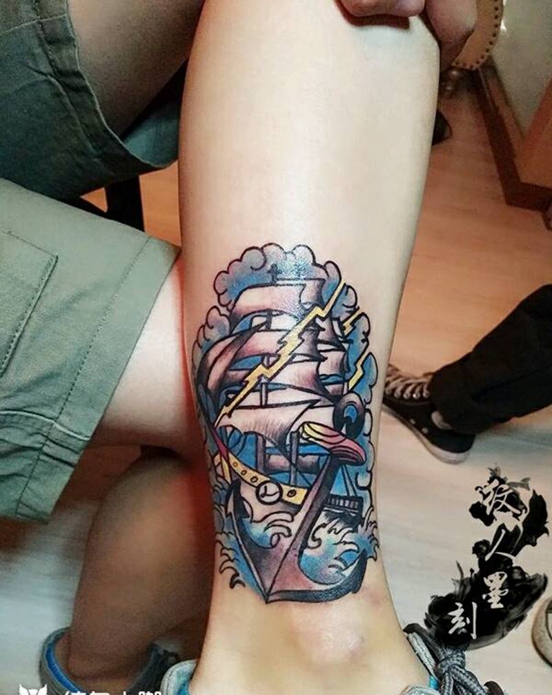 帆船纹身图片_腿部欧美昆明云南纹人墨刻成品纹身图案