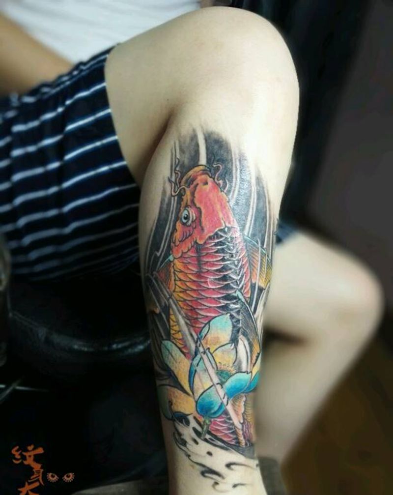 莲年有鱼纹身图片_腿部传统动物纹身图案