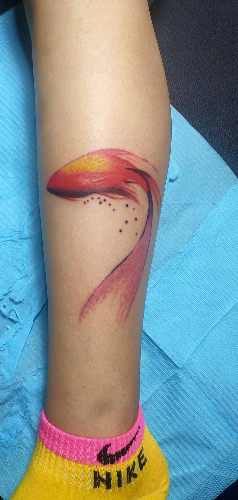 小鱼纹身图片_腿部纹身图案