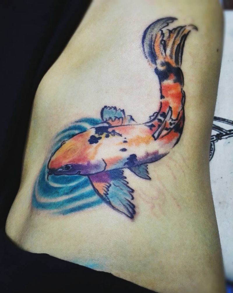锦鲤纹身图片_腰部写实动物原创成品纹身图案