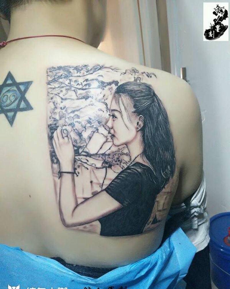 肖像纹身图片_背部肖像人物昆明云南纹人墨刻成品纹身图案