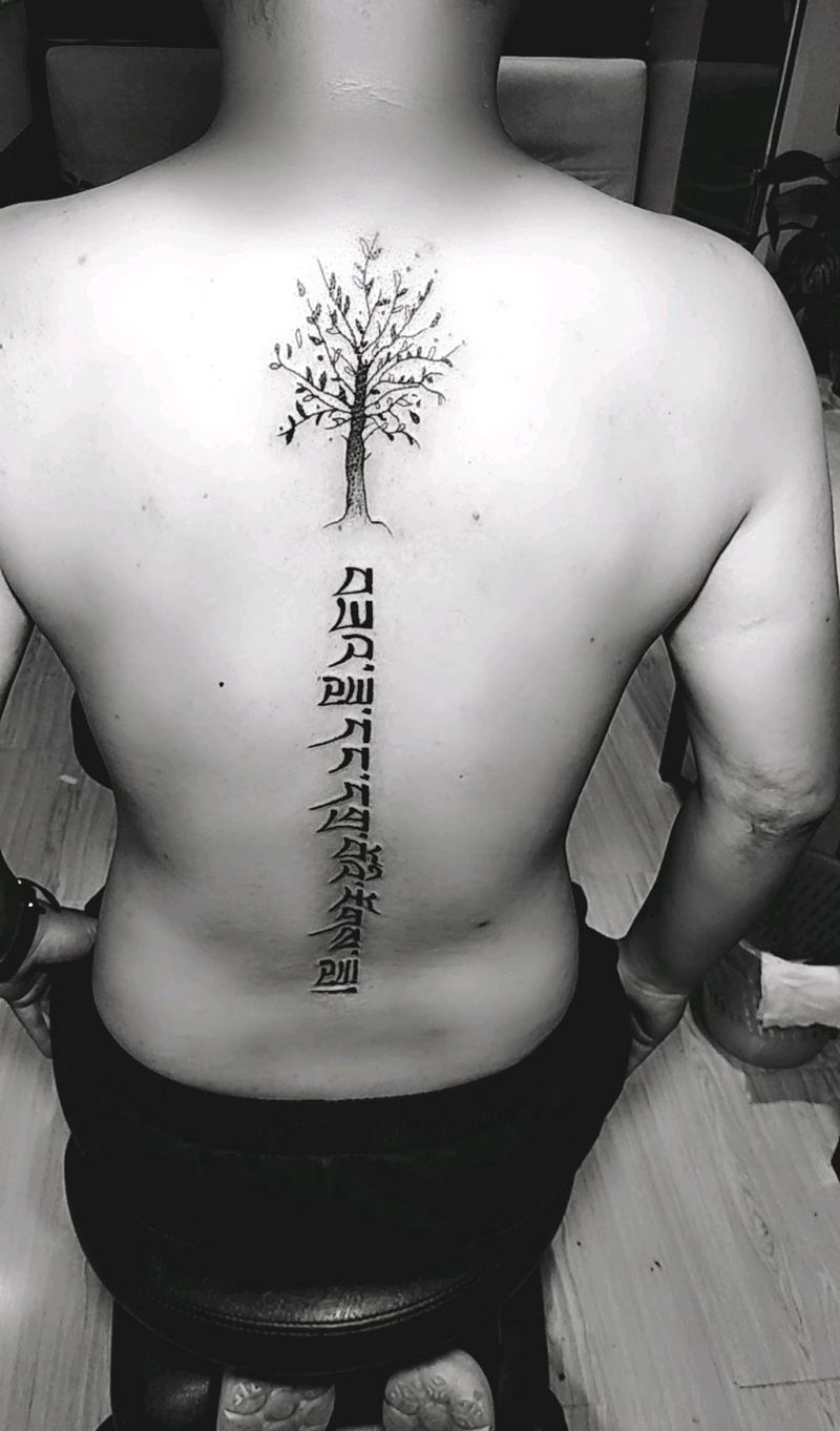 藏文纹身图片_背部纹身图案