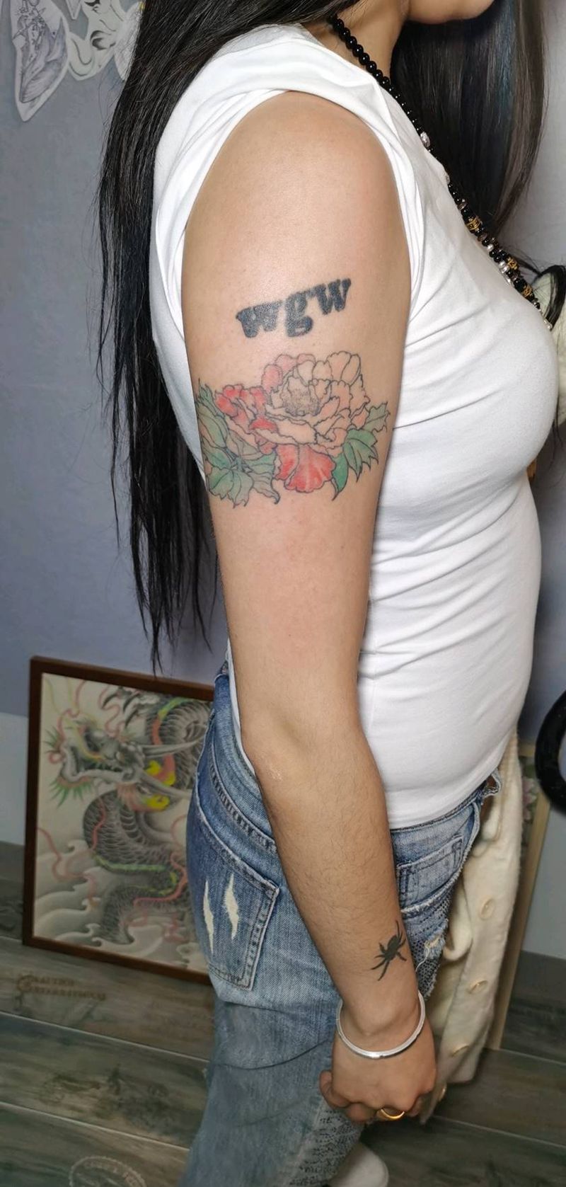牡丹遮盖牡丹  细节未完纹身图片_手臂纹身图案