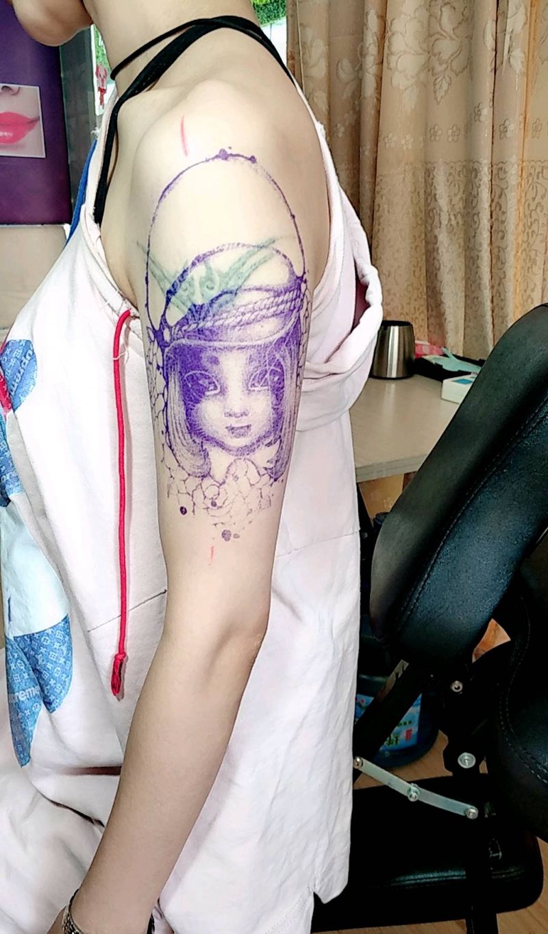 折盖 美女很瘦 但忍痛的很强纹身图片_手臂新传统纹身图案