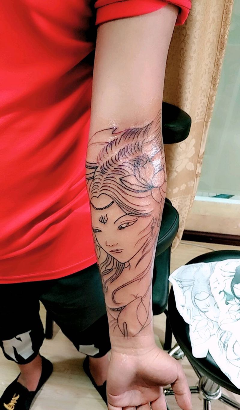 艺妓  线条纹身图片_手臂传统人物植物纹身图案