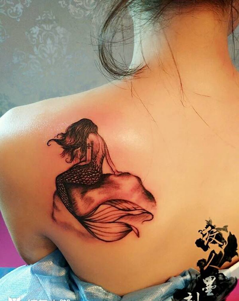 美人鱼纹身图片_背部传统鬼神昆明云南纹人墨刻成品纹身图案