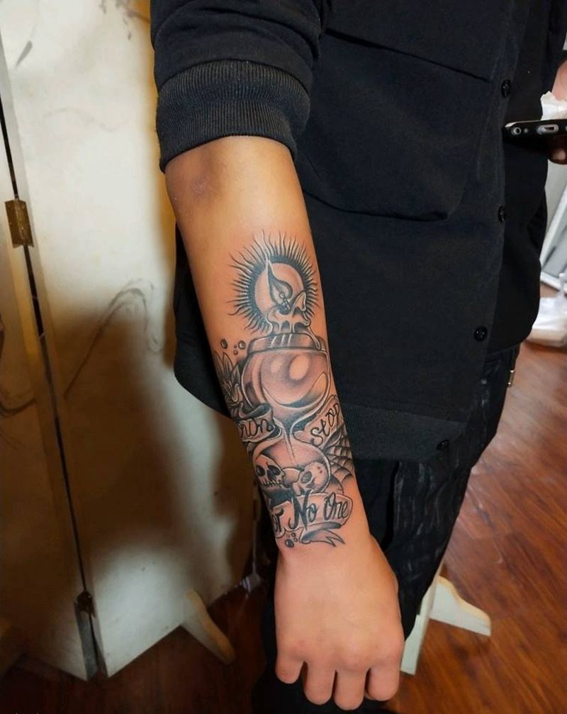 沙漏纹身图片_手臂欧美写实纹身图案