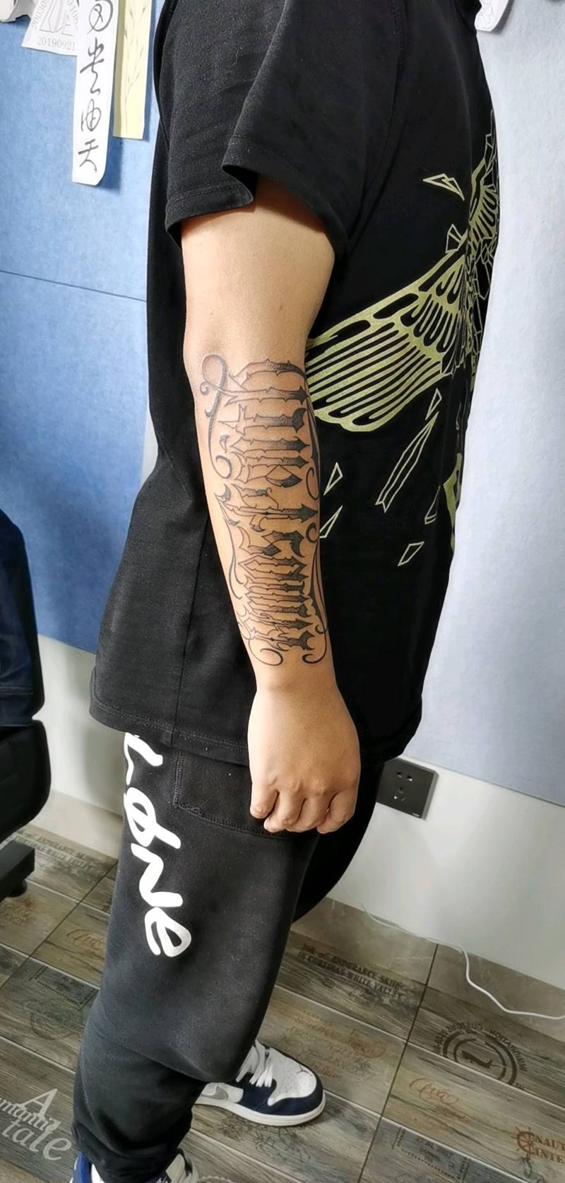 花体字纹身图片_手臂花体字纹身图案