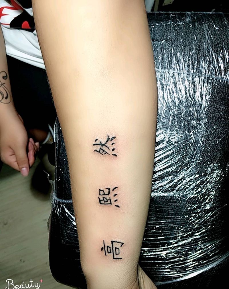 名字纹身图片_手臂新传统纹身图案