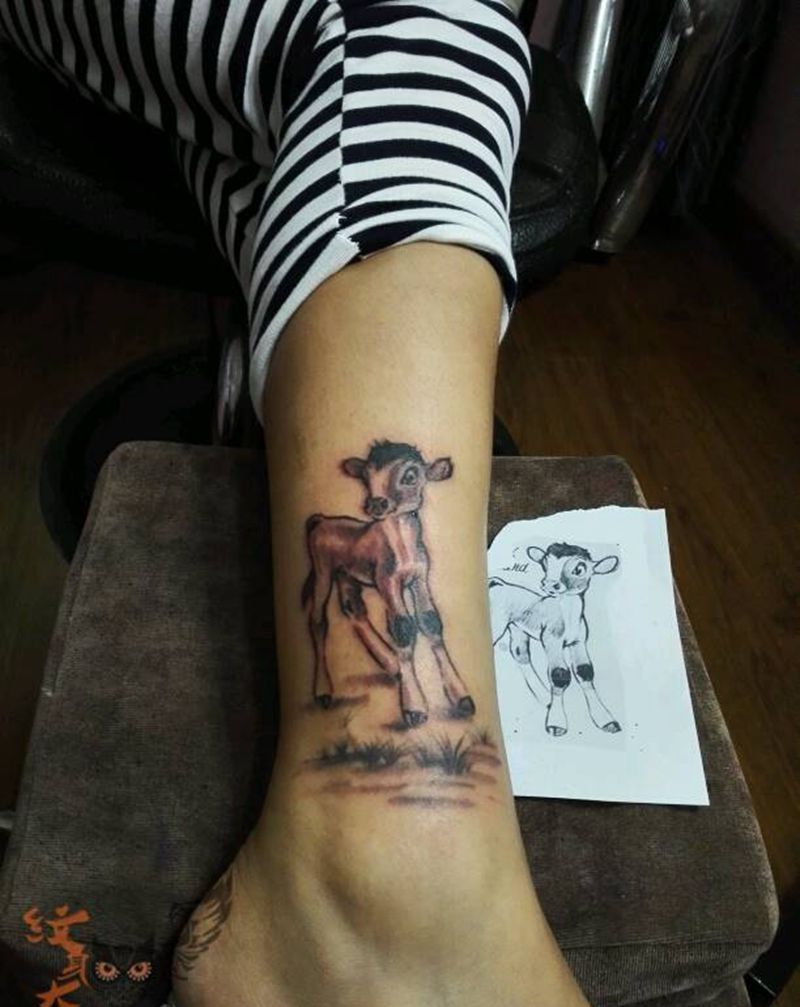 小牛牛纹身图片_脚部清新动物原创纹身图案
