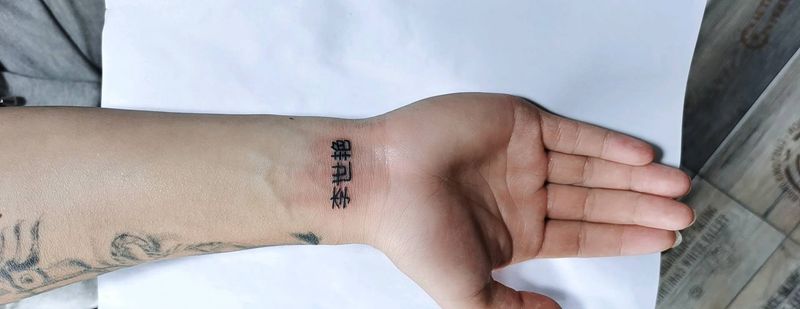 小 字纹身图片_手部纹身图案