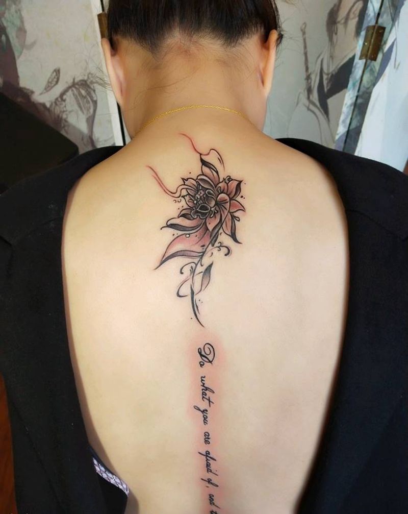 荷纹身图片_背部水墨纹身图案