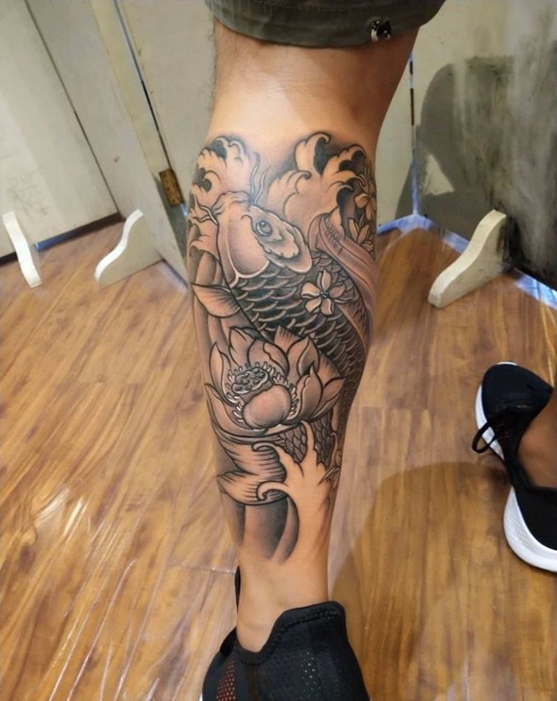 锦鲤纹身图片_腿部新传统锦鲤纹身图案