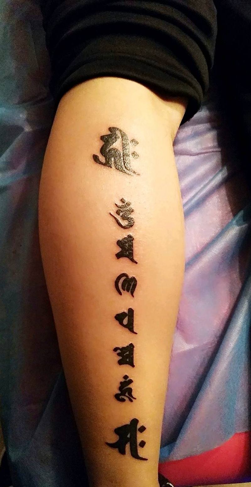 小图组纹身图片_腿部花体字新传统小图藏文梵文纹身图案