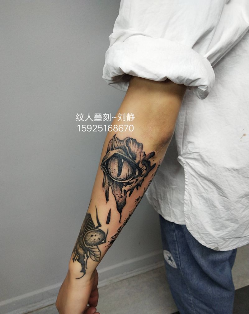眼纹身图片_手臂欧美写实纹身图案
