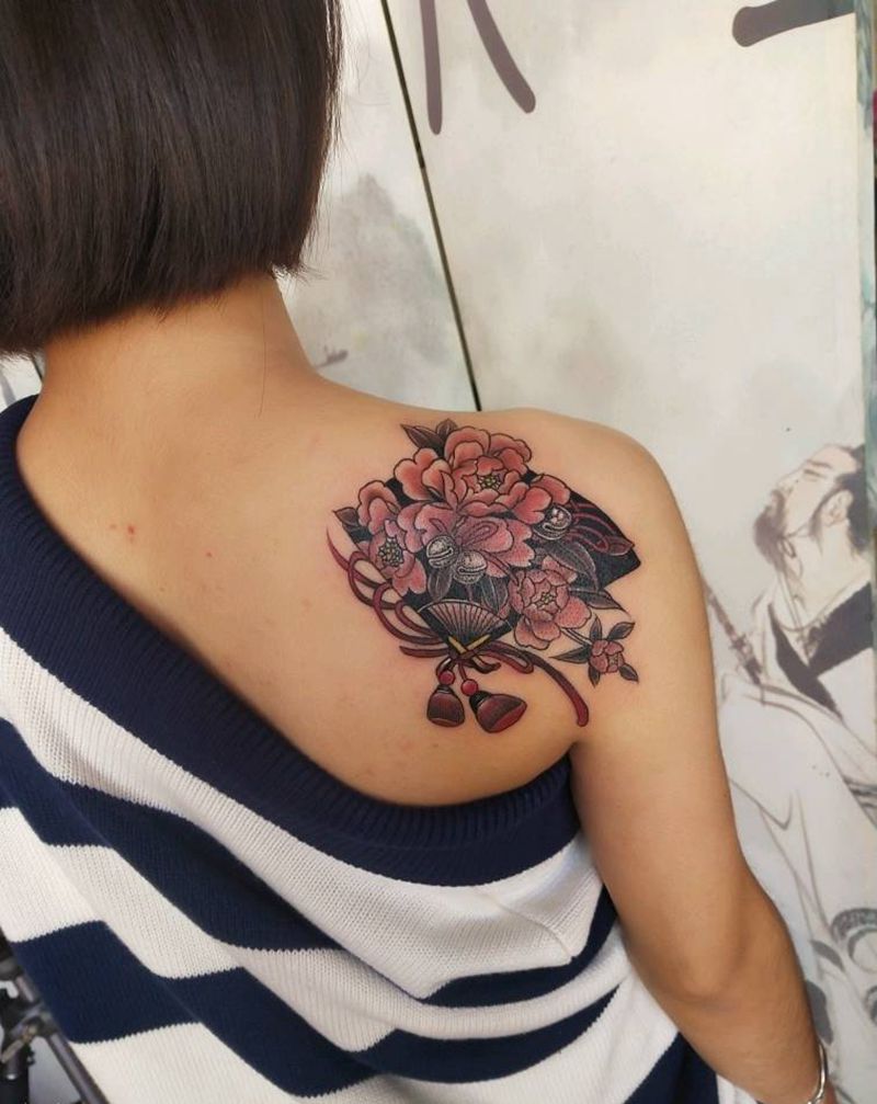 扇纹身图片_背部老传统彩色纹身图案