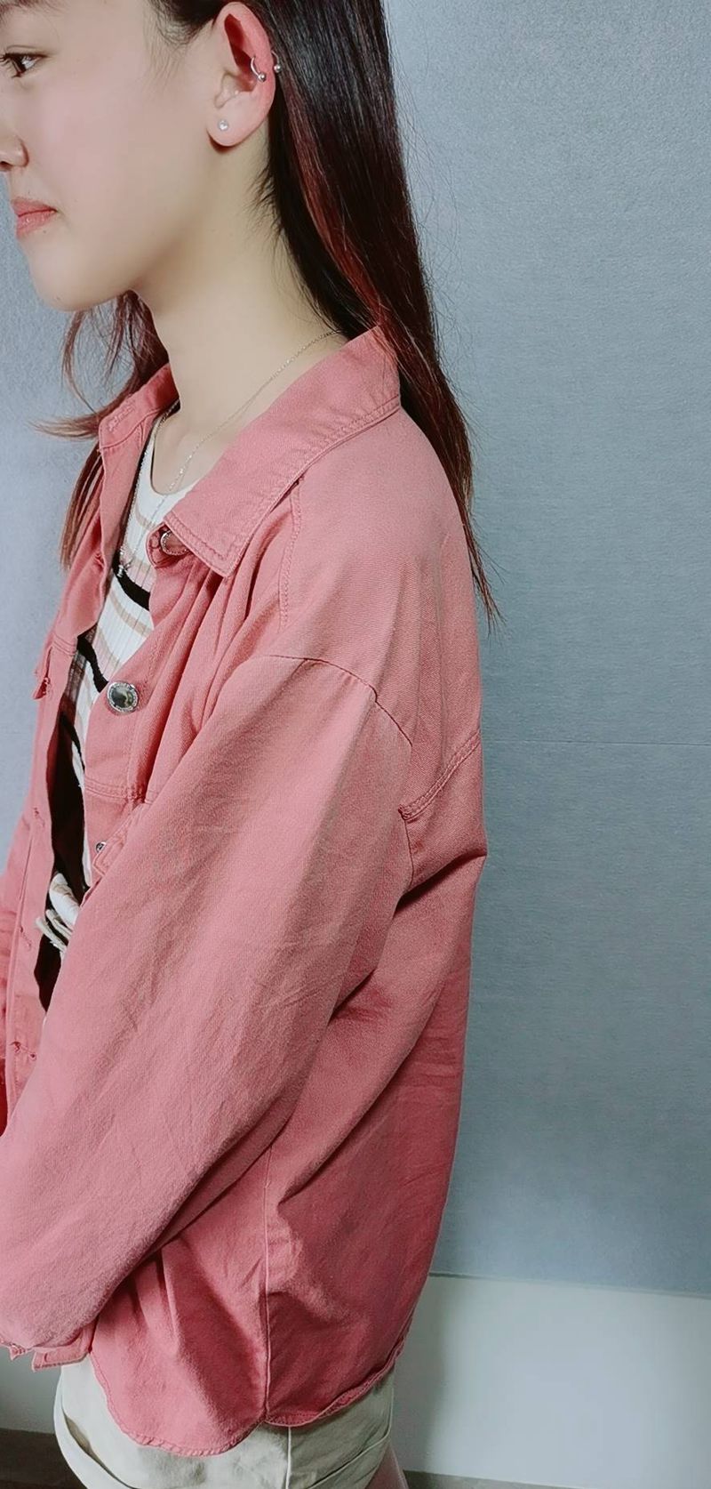 耳钉纹身图片_颈部纹身图案