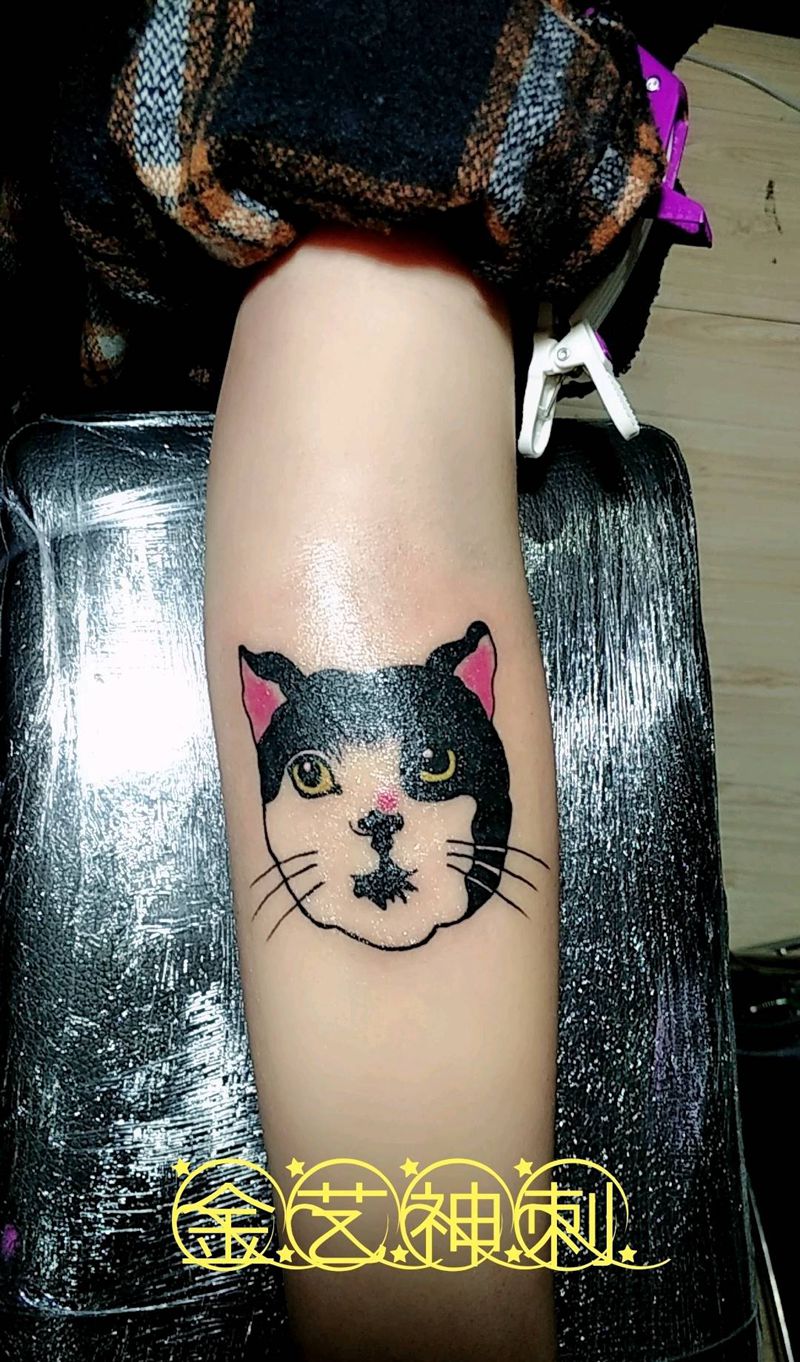 第一次纹身  猫猫纹身图片_手臂写实动物原创成品纹身图案