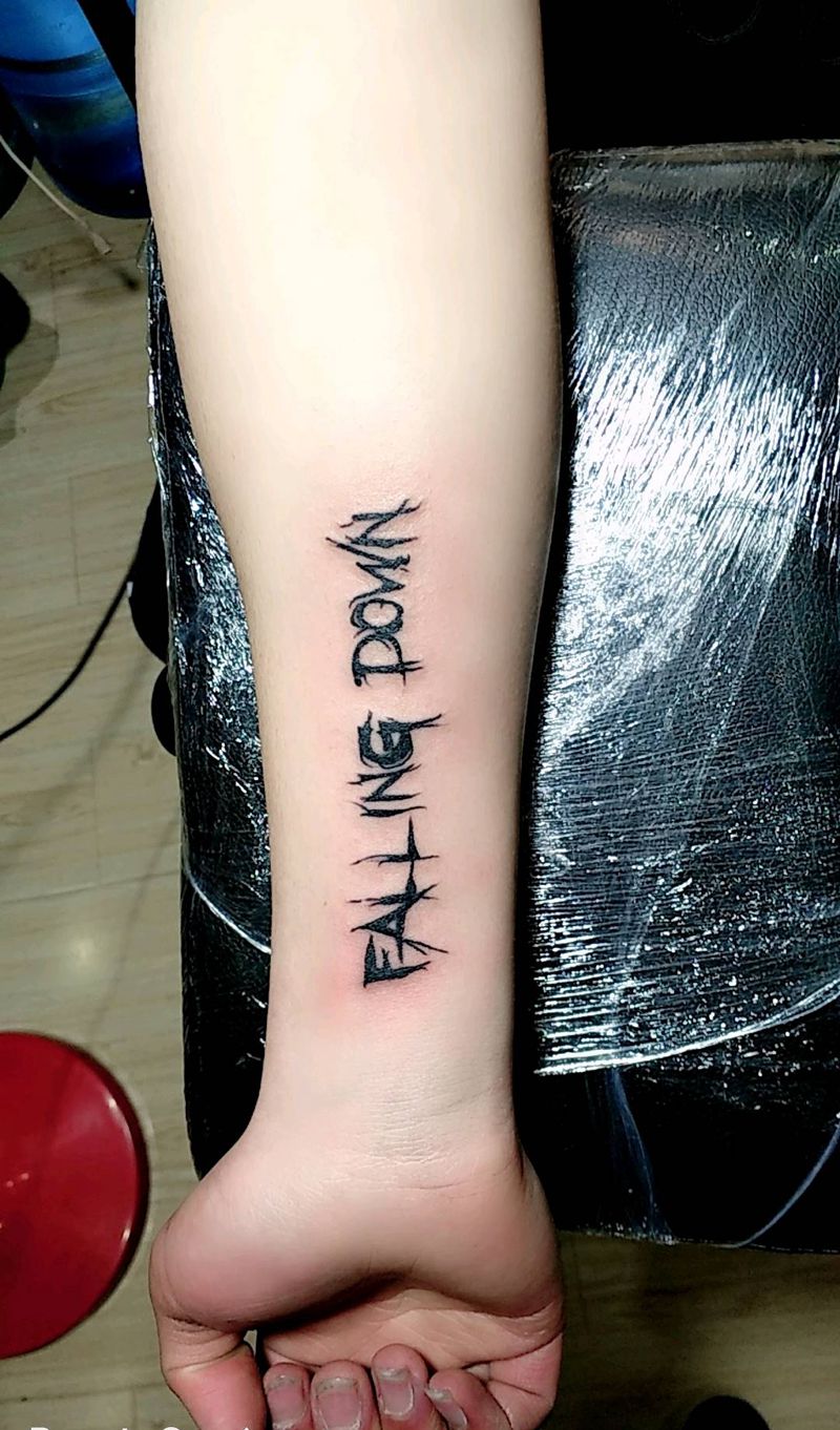 字母纹身图片_手臂新传统纹身图案