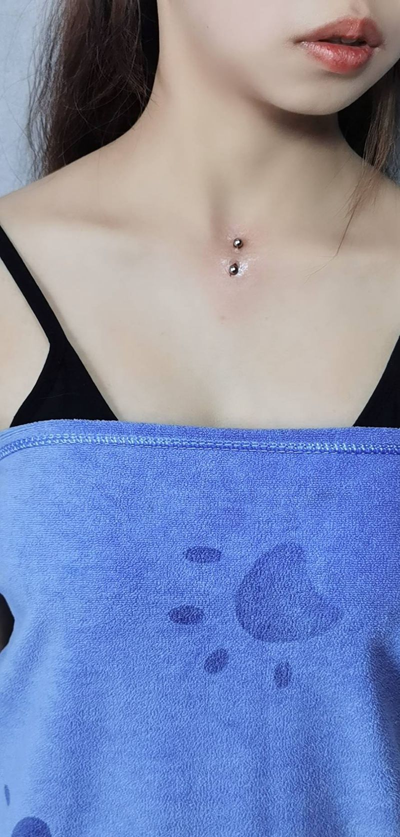 穿钉纹身图片_胸部纹身图案