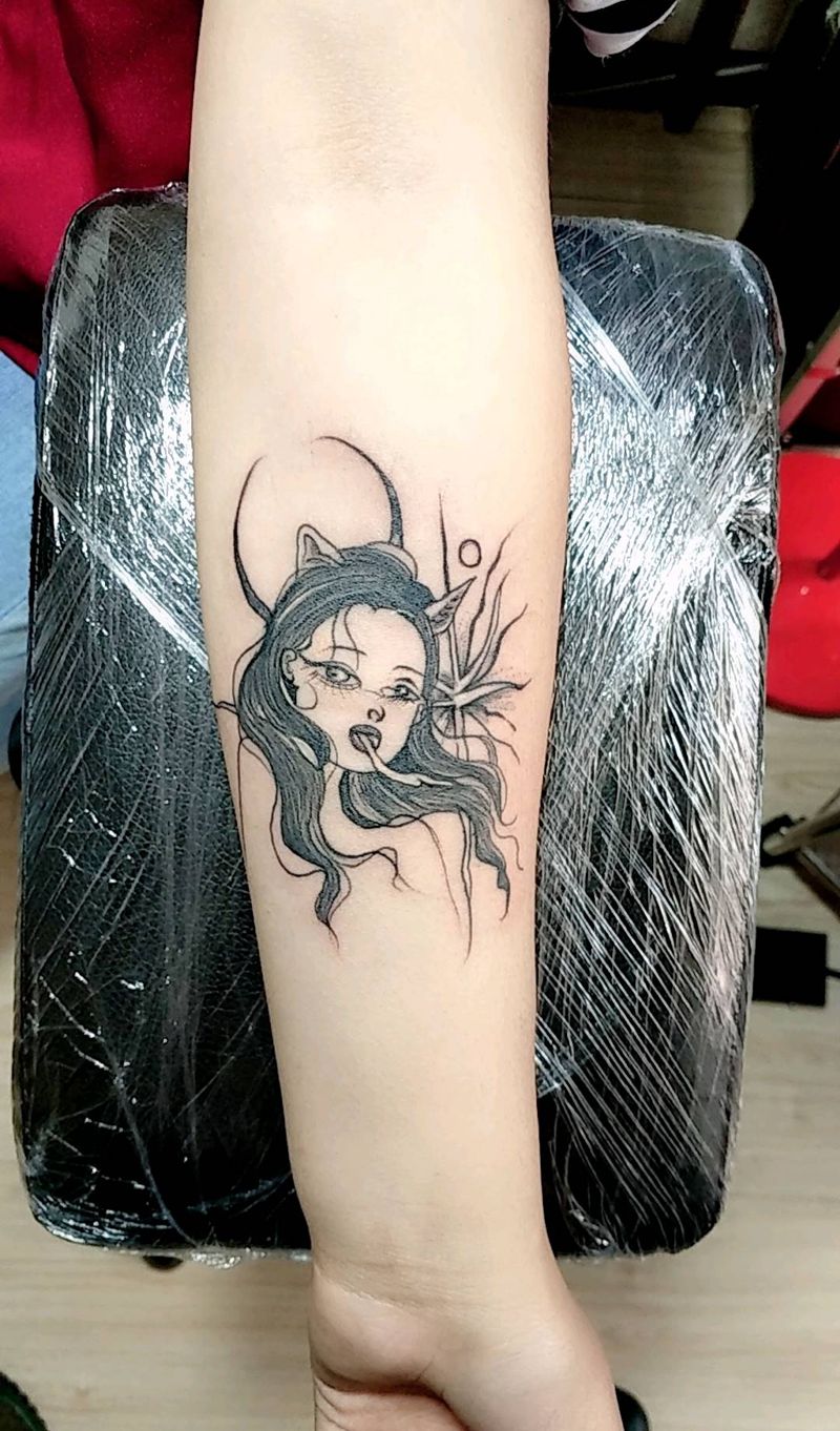 忧伤少女纹身图片_手臂新传统纹身图案