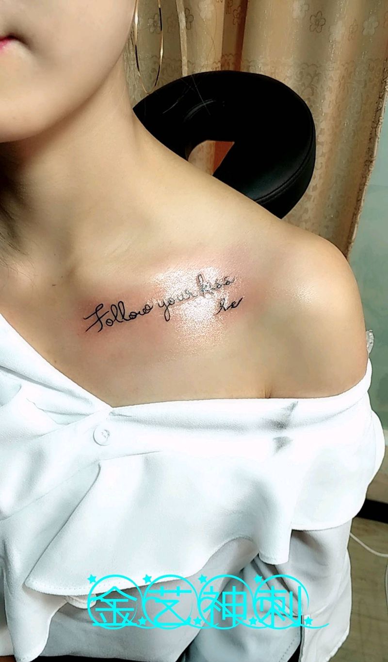 第一次纹身 锁骨  英文纹身图片_胸部清新字符原创成品纹身图案